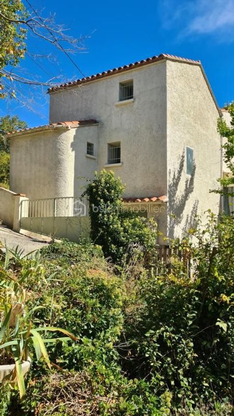 Image Façade à  maison de village de Fillols