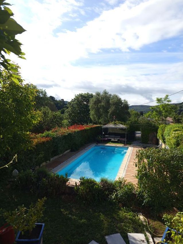 Image Piscine à  maison individuelle de Salernes