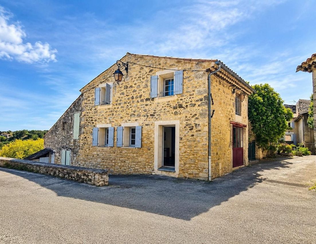 Image Façade à  maison individuelle de Saint-Restitut