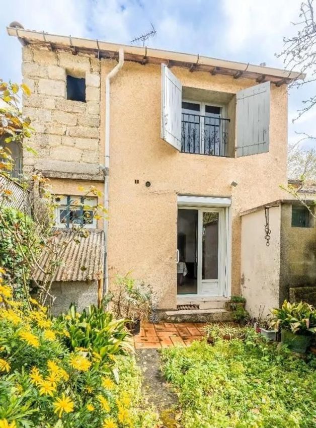Image Façade à  propriété agricole de Uzès