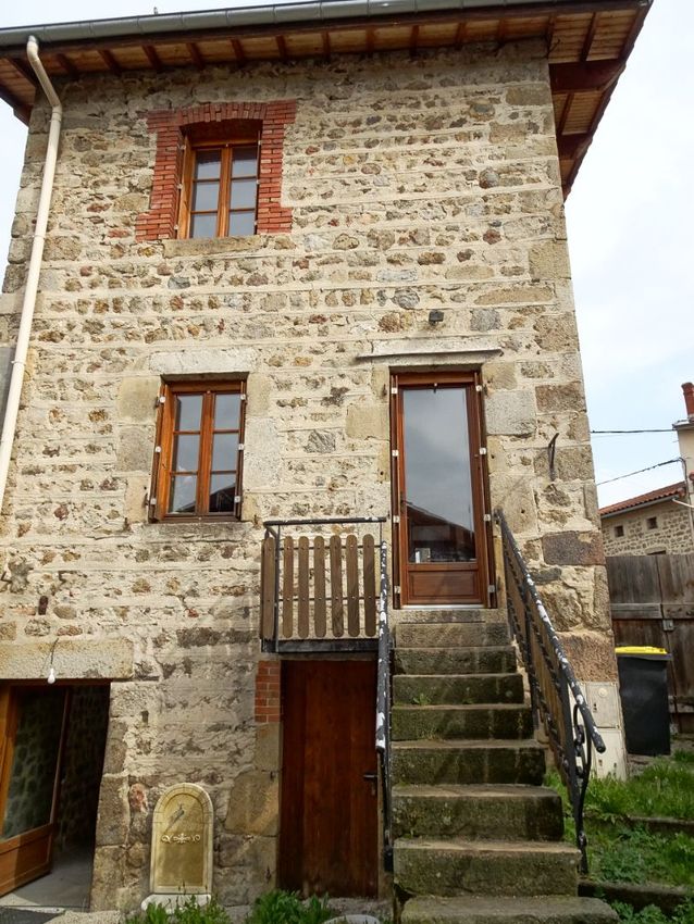 Image Façade à  maison mitoyenne de Estivareilles