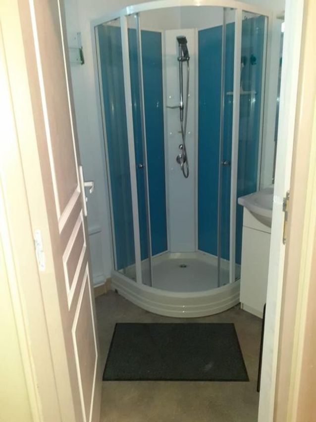 Image Salle de bains à studio de Orly