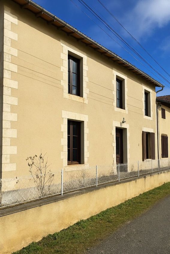 Image Façade à  maison individuelle de Sorges et Ligueux en Périgord