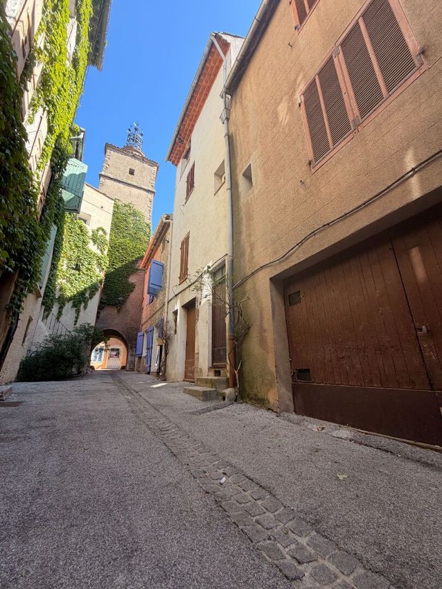 Image Vue à  maison de village de La Roquebrussanne