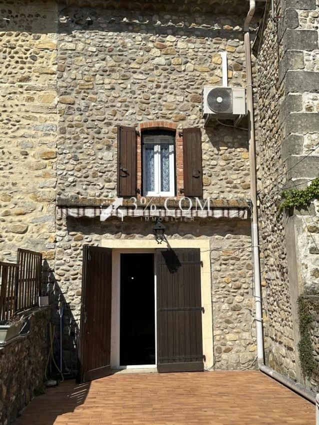 Image Façade à  maison de village de Cardet