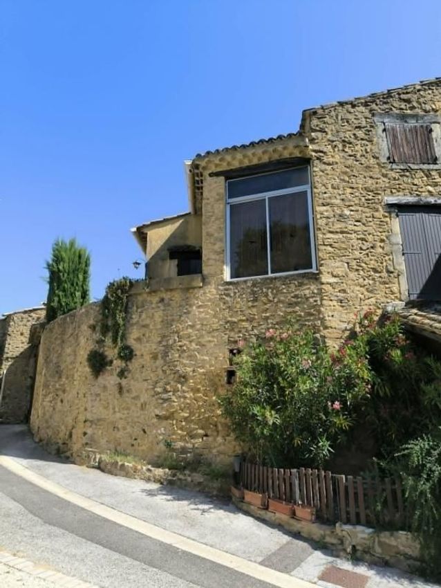 Image Façade à  maison de village de Sabran