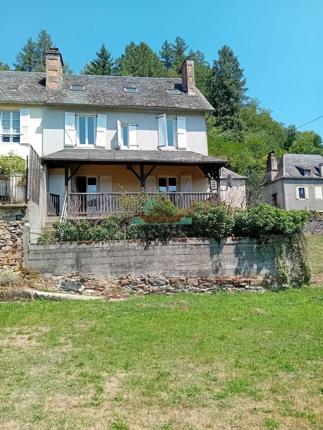 Image Façade à  maison individuelle de Forgès