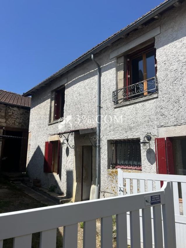 Image Façade à  maison de village de Antigny