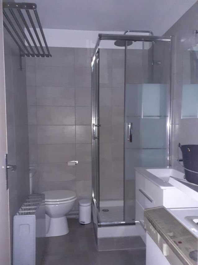 Image Salle de bains à studio de Saint-Raphaël