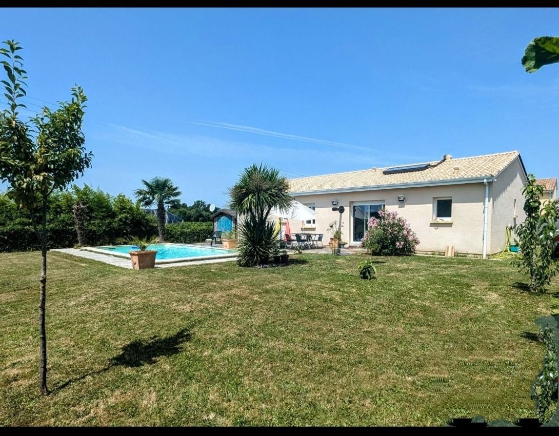 Image Façade à  maison individuelle de Arveyres