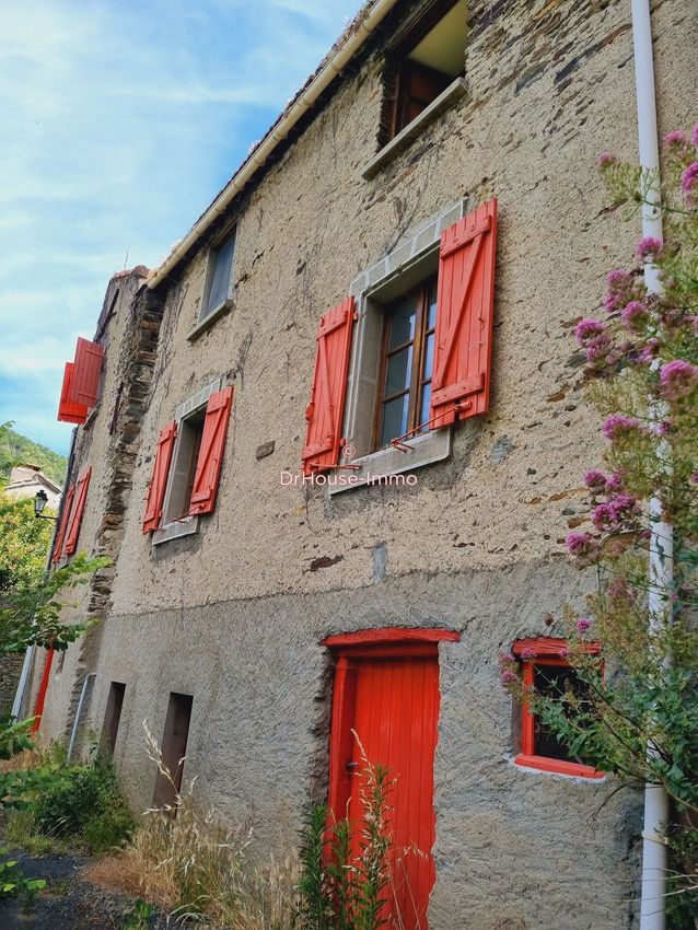 Image Façade à  villa de Les Ilhes