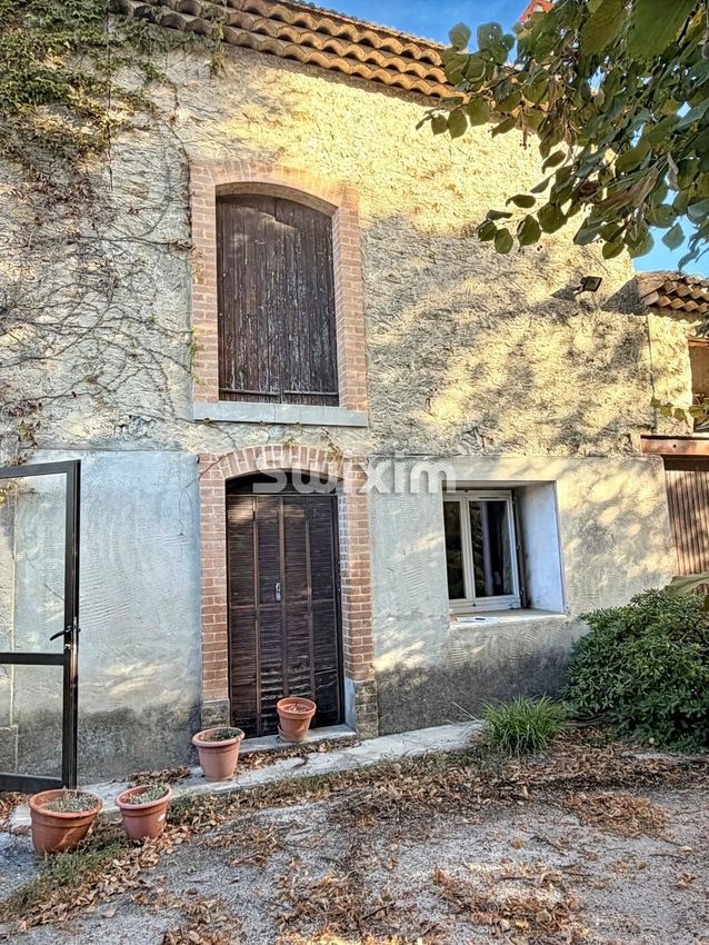 Image Façade à  maison de village de Camaret-sur-Aigues