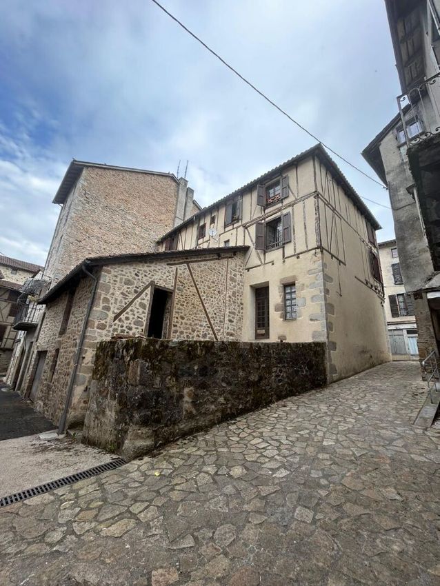 Image Façade à  maison mitoyenne de Laroquebrou