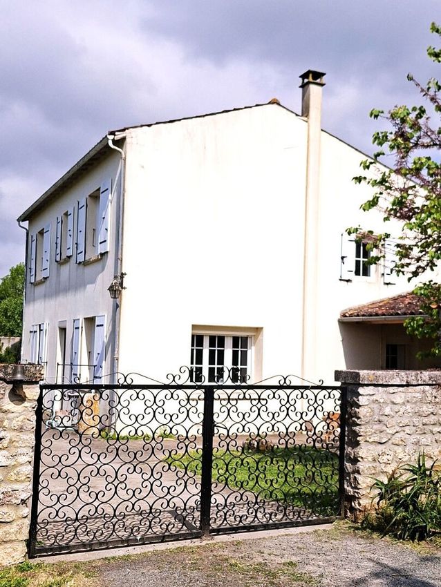 Image Façade à  maison mitoyenne de Saint-Savinien