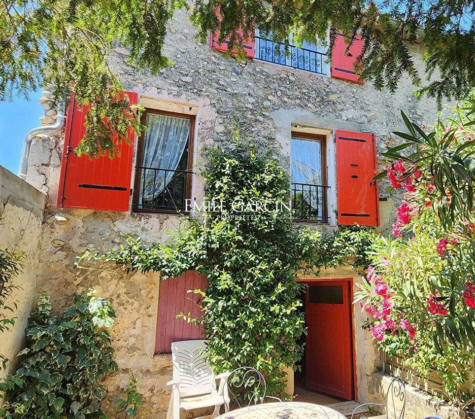 Image Façade à  maison de village de Oraison