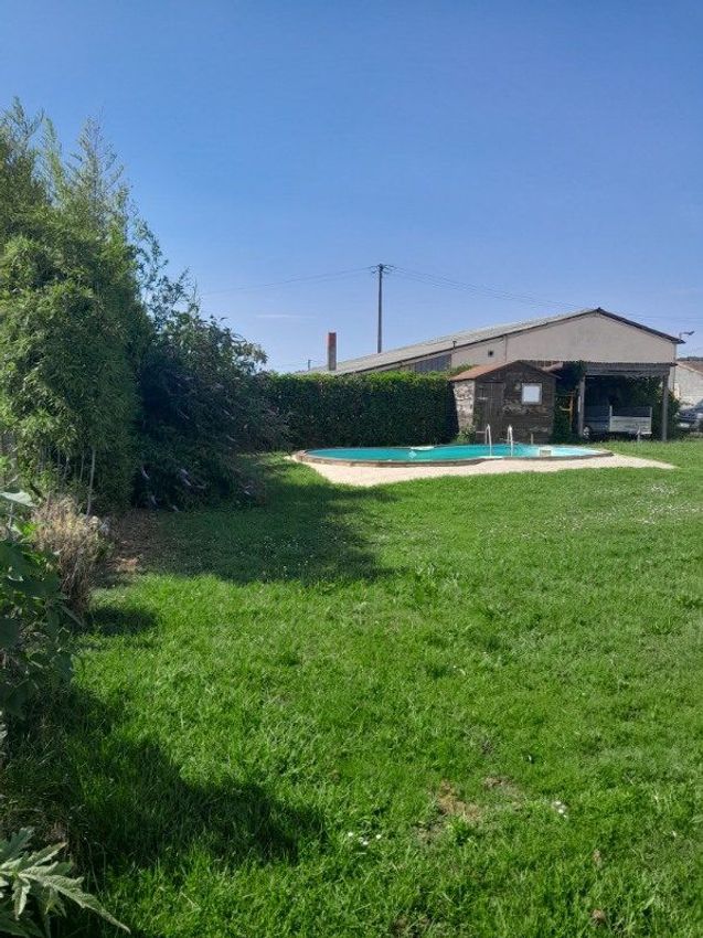 Image Piscine à terrain de Castelginest