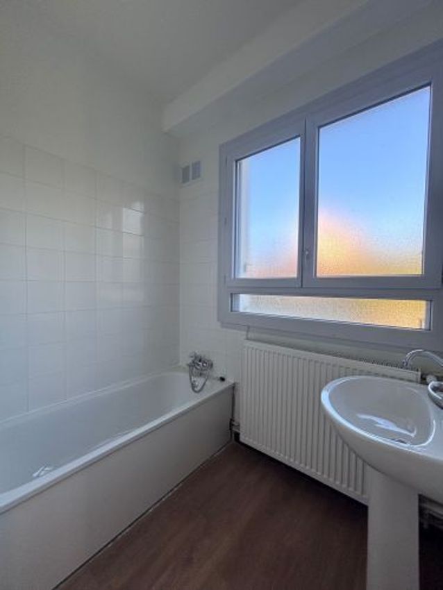 Image Salle de bains à appartement de Saint-Amand-Montrond