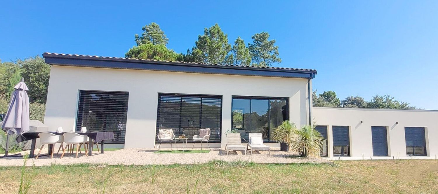 Image Façade à  villa de Suze-la-Rousse