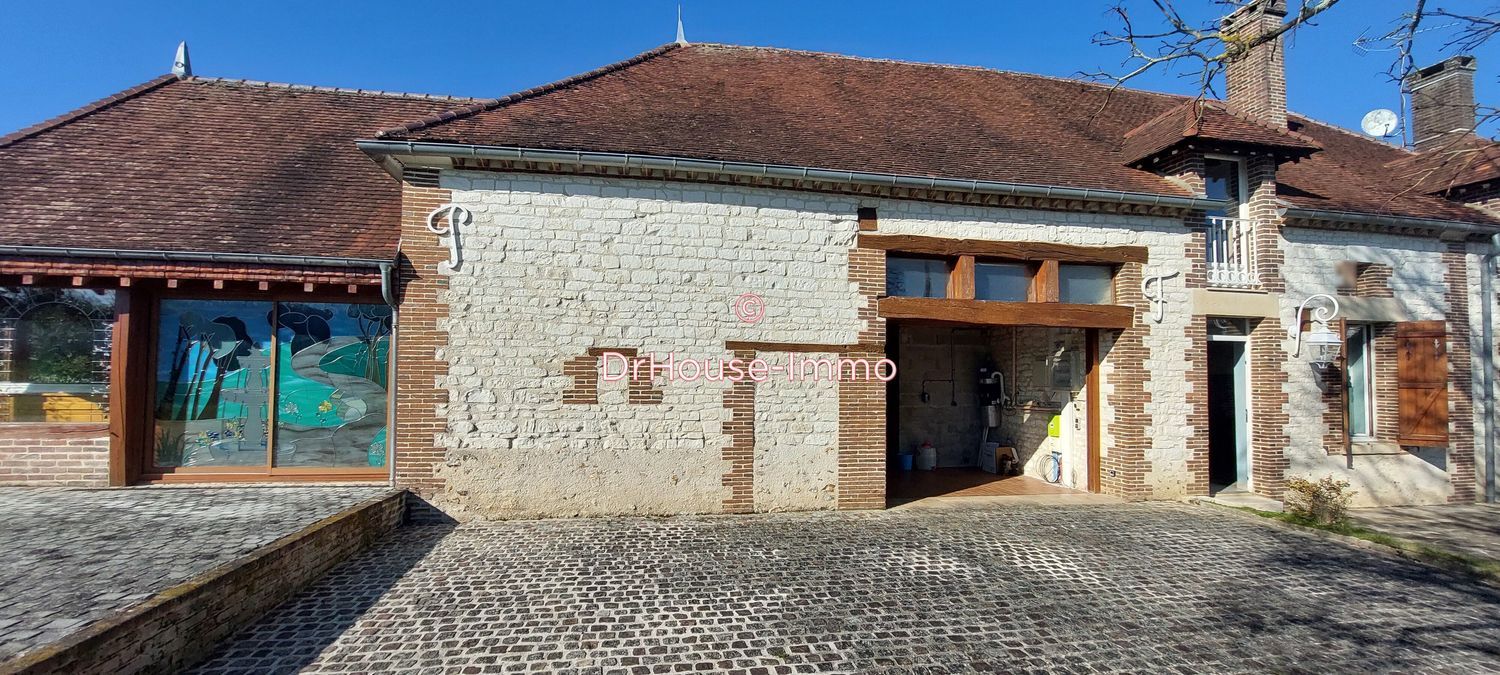Image Façade à  villa de Eaux-Puiseaux