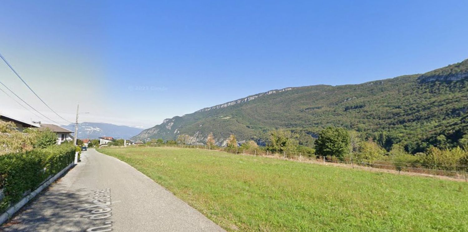 Image Vue à terrain de Chavanod
