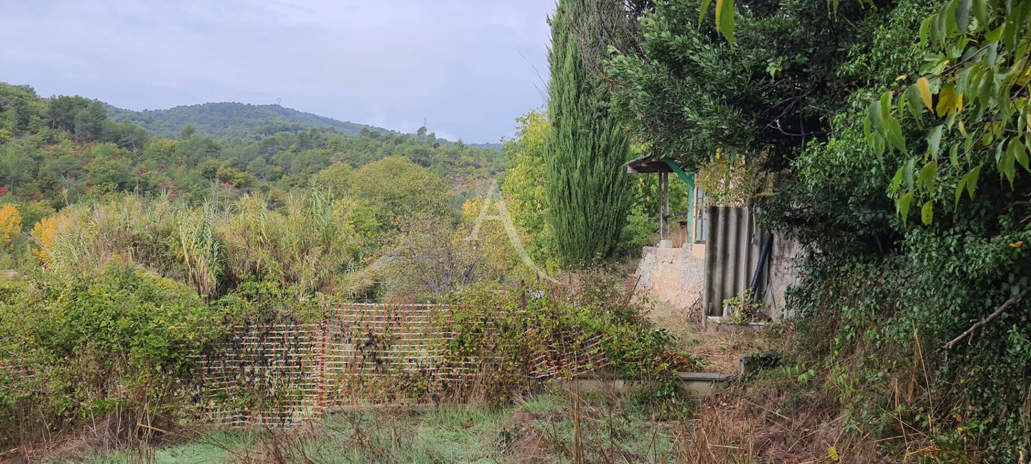 Image de terrain à Corbières-en-Provence