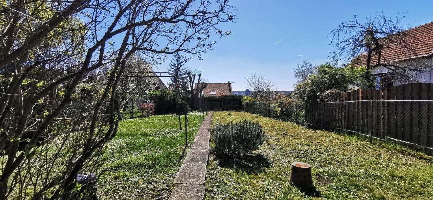 Image de terrain à Mandres-les-Roses