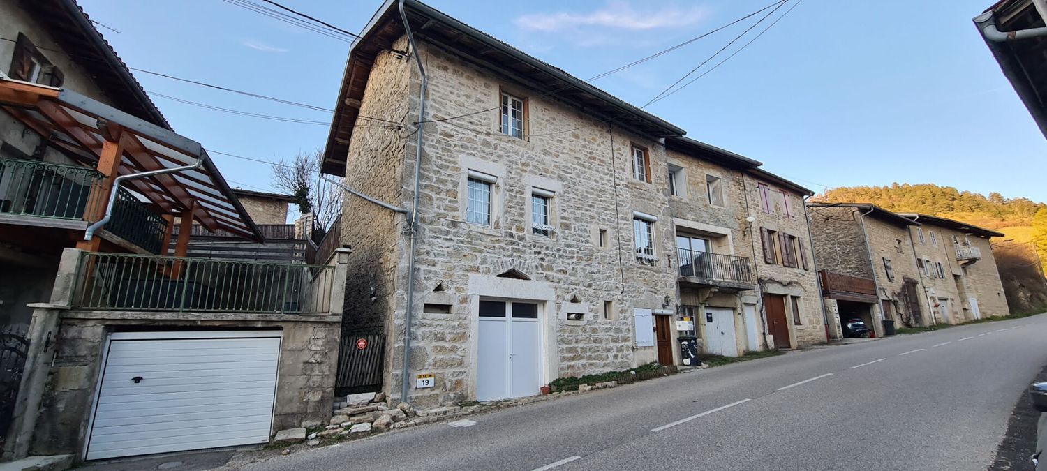 Image Façade à  maison mitoyenne de Boyeux-Saint-Jérôme