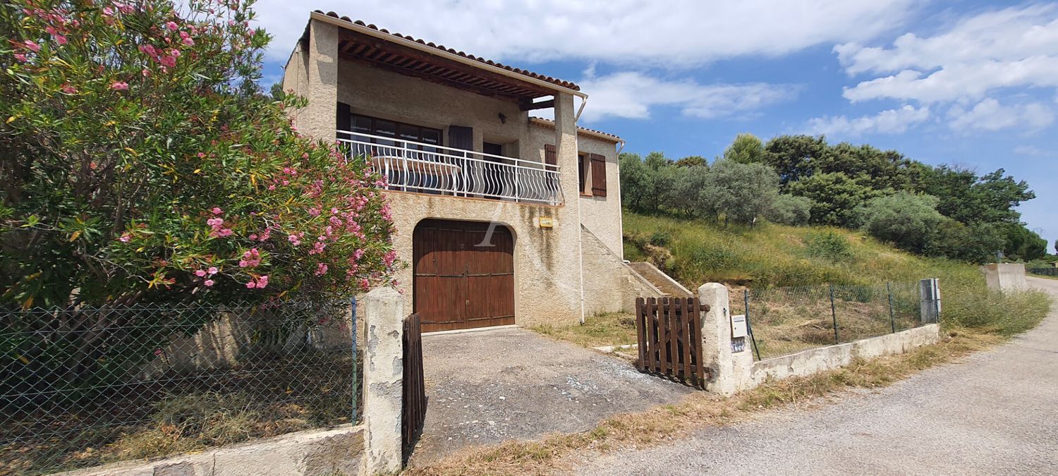 Image Façade à  villa de Corbières-en-Provence
