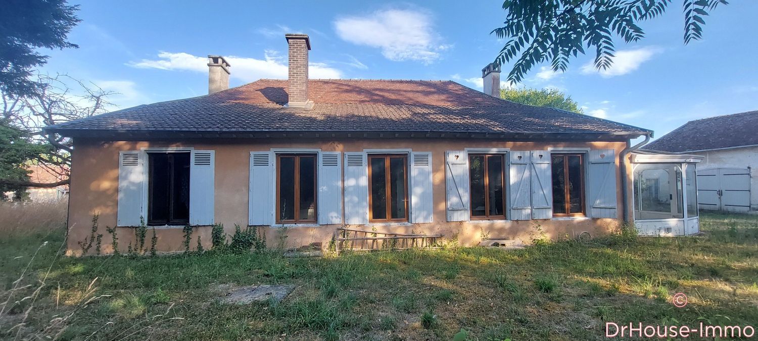 Image Façade à  villa de Pougy