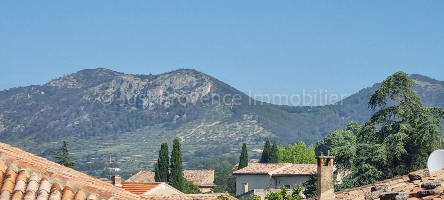 Image Vue à  maison de village de Caromb