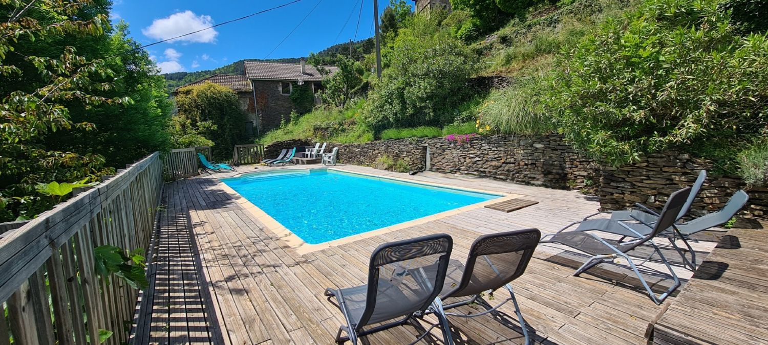 Image Piscine à  maison individuelle de Saint-André-Lachamp