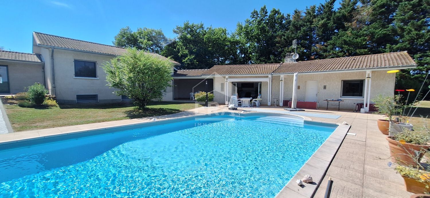 Image Piscine à  maison individuelle de Saint-Denis-lès-Bourg
