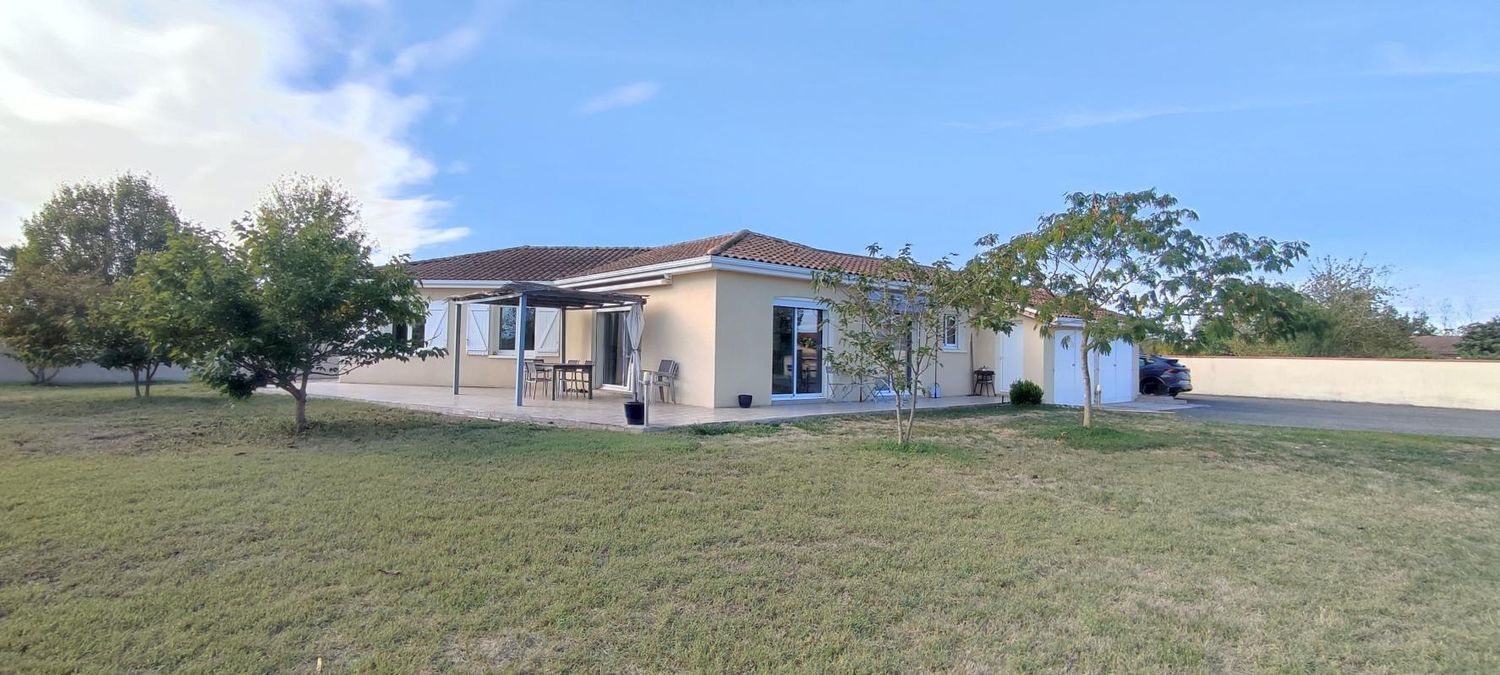 Image Façade à  maison individuelle de Sarriac-Bigorre