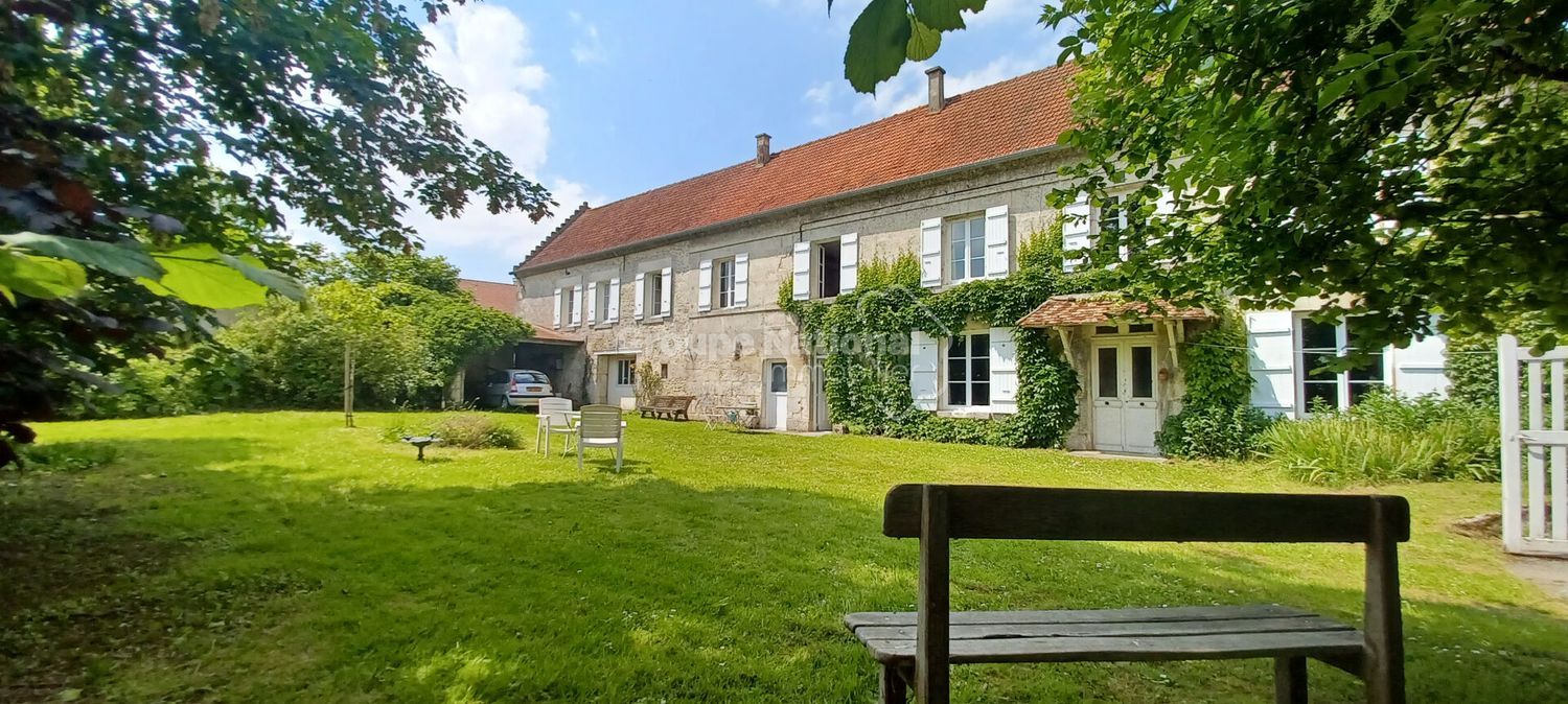 Image Façade à  maison individuelle de Crépy