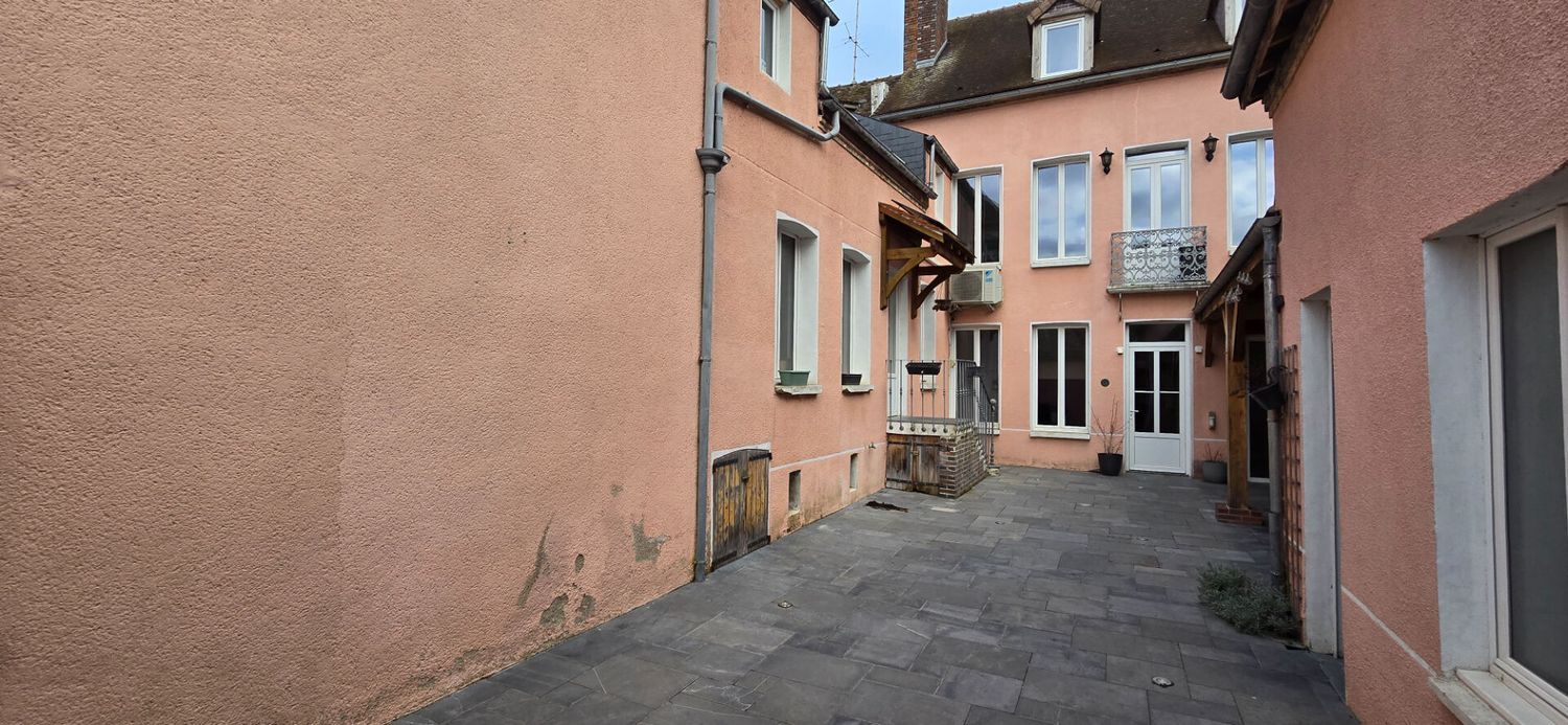 Image Façade à  maison mitoyenne de Villeneuve-l'Archevêque