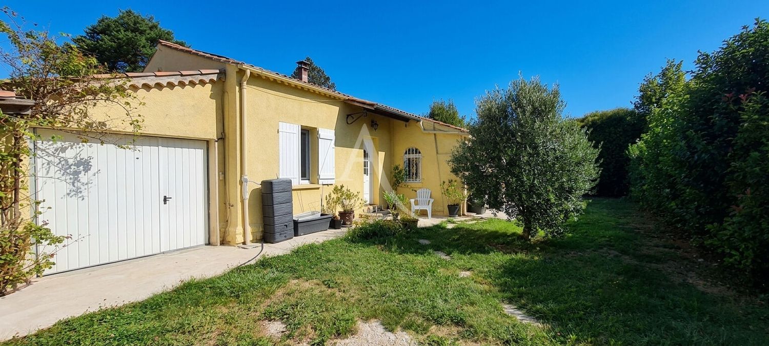 Image Façade à  villa de Céreste