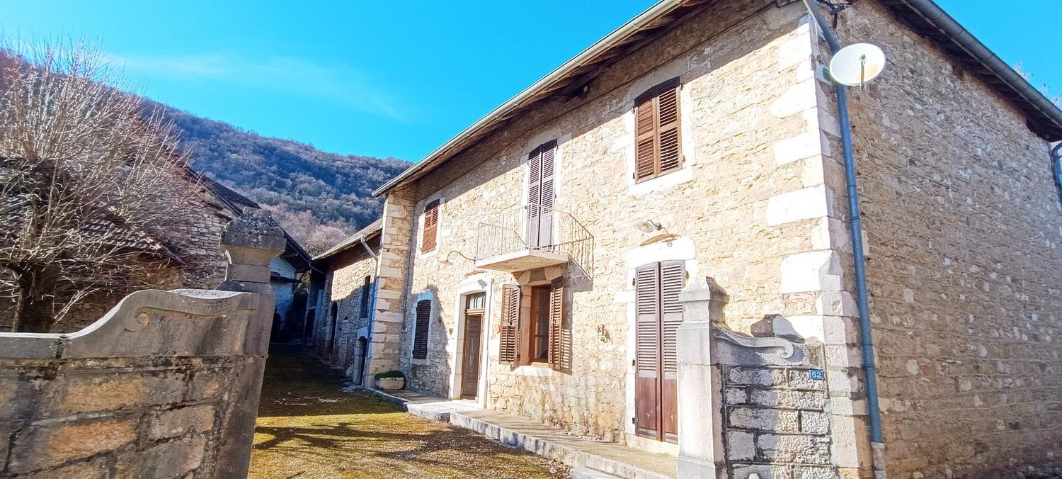 Image Façade à  maison individuelle de Ambléon